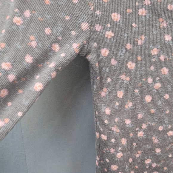 Lucky Brand Gray and Pink Floral Long Sleeve Top - Picture 4 of 6